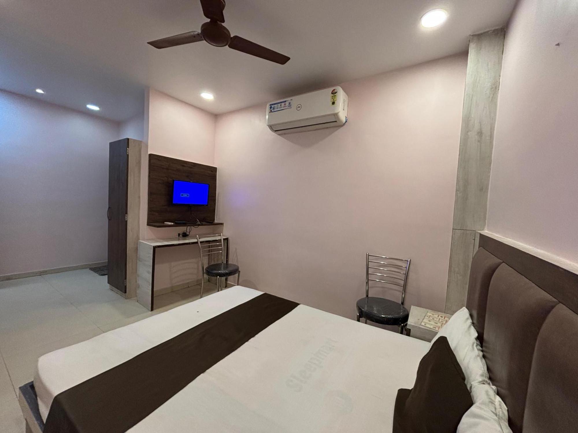 Tavakkal Near International Airport Mumbai