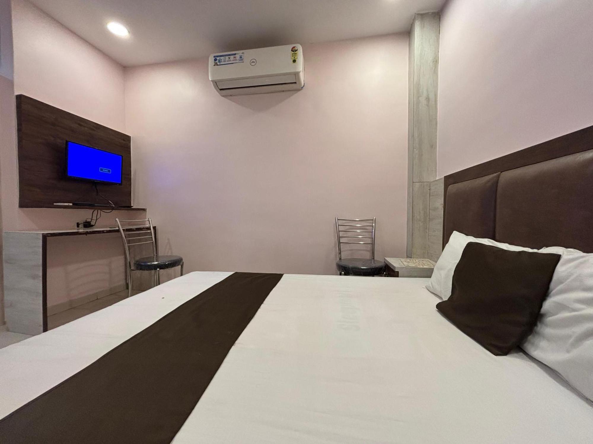 Hotel Tavakkal Near International Airport Bombaj